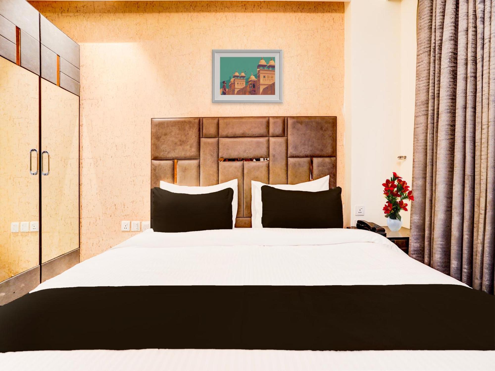Super Townhouse Pitampura West Enclave Hotel Delhi  Exterior photo